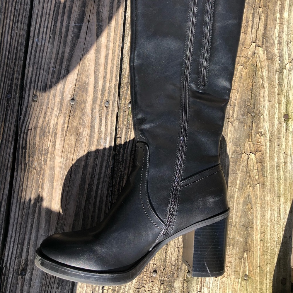 Black high, below the knees leather boots